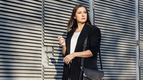 Az irodai sikk jegyében telik a mai napja Berninek