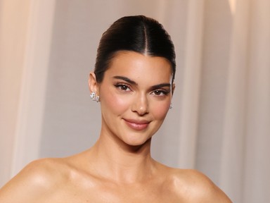 Kendall Jenner és Jacob Elordi közös fotójára már régóta vártunk, összebújva pózol Hollywood legújabb álompárja
