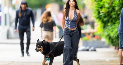 Ez a ruhadarab lesz az őszi szezon legnagyobb sztárja idén: hódít a baggy farmer