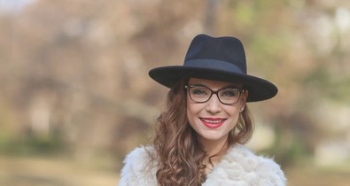 Pataki Szilvi valódi szőrme nélkül is dögös