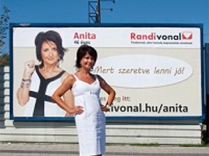 Sorsok az óriásplakát mögött