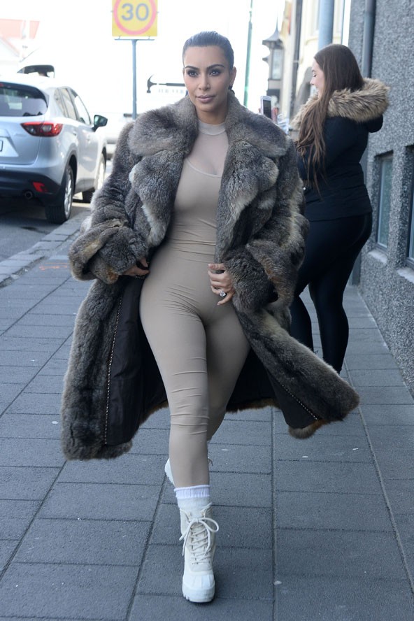 kim kardashian, yeezy, kanye west, utcai stílus