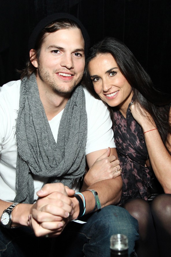 Demi Moore és Ashton Kutcher. Ugyan a kezdetekkor sok esélyt senki sem jósolt nekik, főleg a nagy korkülönbségre, és Kutcher kicsapongó életére hivatkozva, mégis 6 évet éltek házasságban. Végül Kutchernek egyre több légyottja került napvilágra, többek között fiatal asszisztensével is lefeküdt. Deminek ez volt az utolsó csepp a pohárban, némi hezitálás után a szakítás mellett döntött. 2013-ban hivatalosan is elváltak.