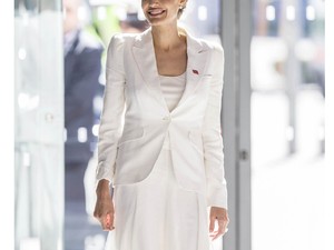 Angelina Jolie hófehérben káprázatos