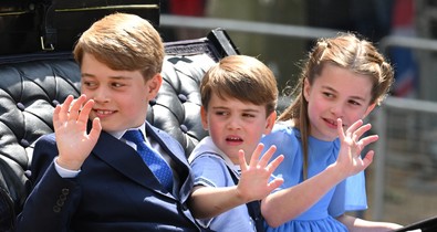 Történelmi pillanat vár Katalin hercegné és Vilmos herceg gyerekeire, ezt a címet fogják viselni, ha apjuk trónra kerül