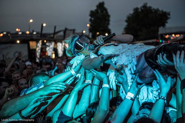 Artisták, elefánt, tűz a színpadon - exkluzív interjú Pásztor Annával