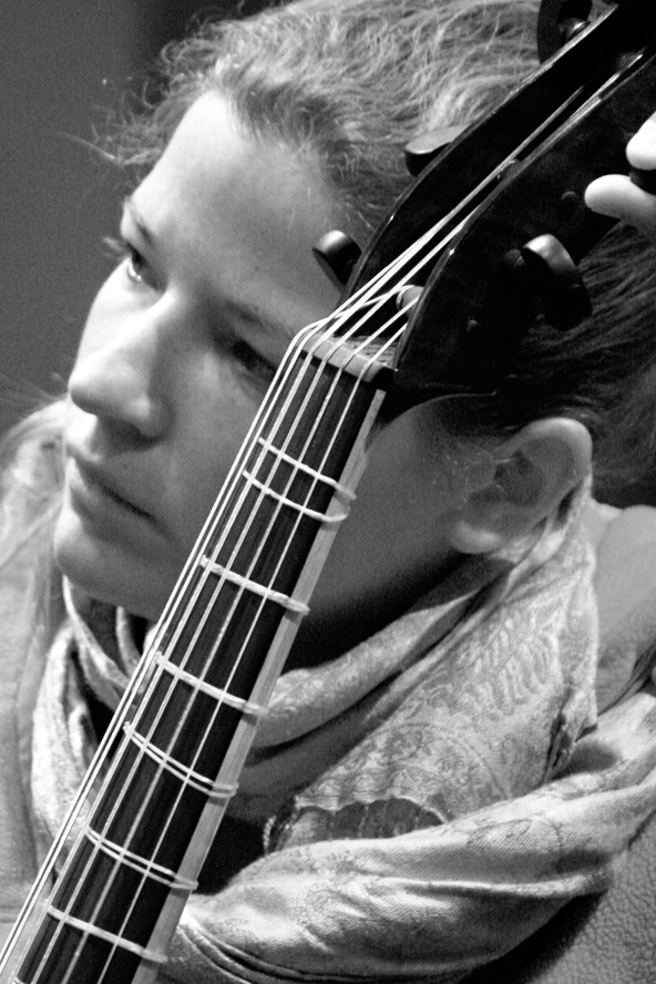 Térdhegedű a Müpában - Időutazó osztrák csillag