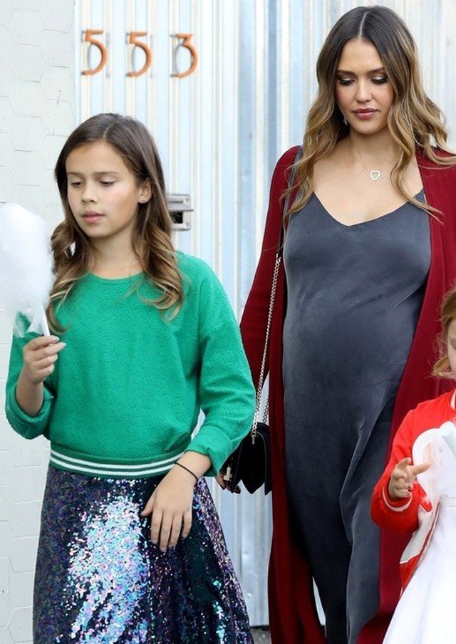 Jessica Alba kislánya kiköpött édesanyja!