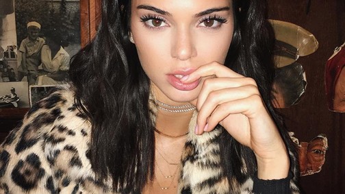 Kendall Jenner fegyvert akar venni, hogy megvédhesse magát!