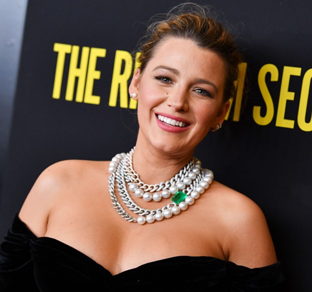 Blake Lively visszatért a vörös szőnyegre egy Audrey Hepburn inspirálta ruhában