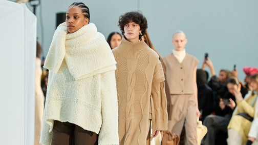 Magyar divatmárka ruháiban tündökölnek a külföldi véleményvezérek - az AERON megállíthatatlan