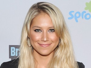 Mindenki odavan, hogy Anna Kurnyikova egy hónappal a szülés után így néz ki, de valójában a kutyája mindent visz