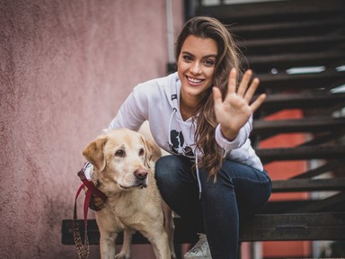 Hazai hírességek a Dorkoval együtt támogatják vakvezető kutyák képzését