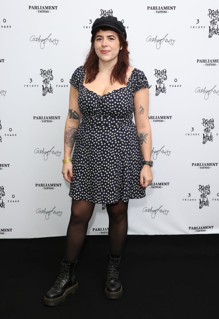 Bella Kidman Cruise szintén próbál távol maradni a reflektorfénytől. Igazi művészlélek, a divatiparban kezdett karriert, 2018-ban elindította saját márkáját, a BKC-t, és saját rajzaival ellátott pólóit árulja. 2015-ben férjhez ment az informatikai tanácsadó Max Parkerhez, és annak ellenére, hogy a szülők nem vettek részt az esküvőn, Tom Cruise állítólag anyagilag támogatta a szertartást. 