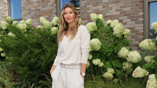 Gisele Bündchen topless, egy szál farmerban pózol új kampányában
