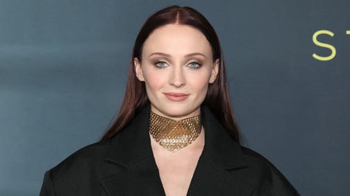 Sophie Turner óriászakója a legmenőbb kismamaruha, amit valaha láttunk