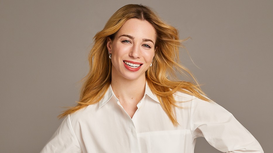 Gulyás Michelle a március-áprilisi GLAMOUR magazin címlapján