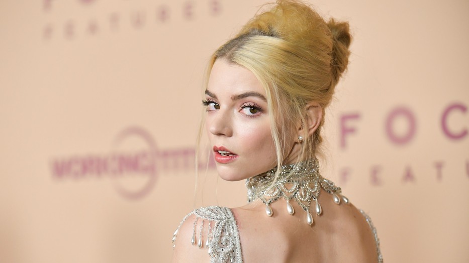 Anya Taylor-Joy kreatív manikűrje a szezon legnagyobb trendje lesz