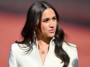 Mutatjuk a ruhát, amivel Meghan Markle magára haragította a palotát: Harry herceg felesége jóval merészebb darabban jelent meg a megengedettnél