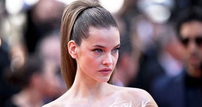 Palvin Barbara testhez simuló estélyiben tündököl, melltartót sem vett fel alá