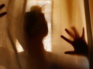 Nemi erőszak, mint háborús fegyver – Pető Andrea történészt kérdeztük a nőket célzó háborús erőszakról