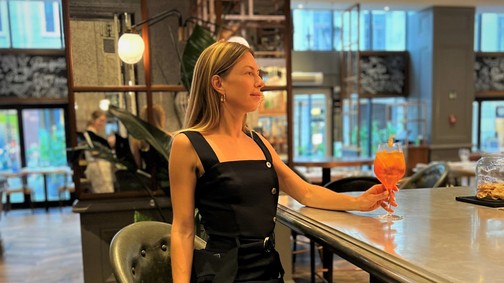 Ha tökéletes pénteki szettre vágysz, válassz egy fekete ruhát!