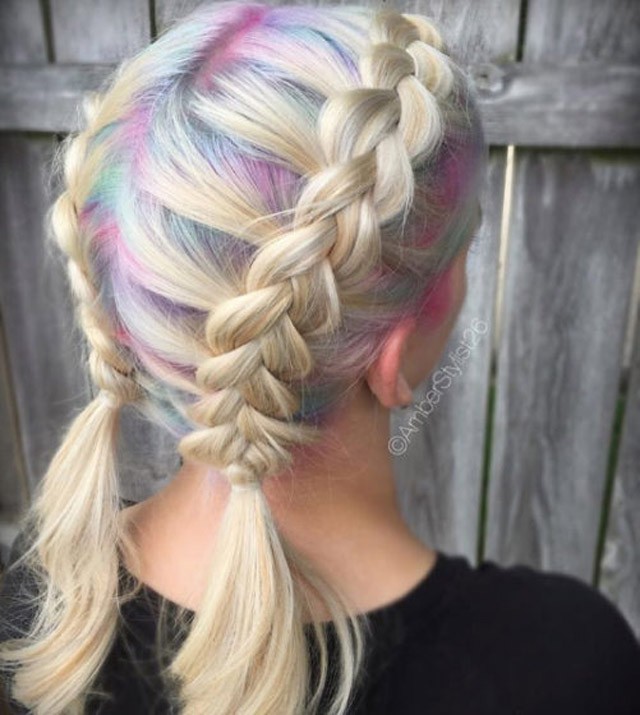 Unikornishaj! Tombol a szivárványőrület