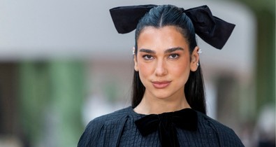 Mára ki is kapcsolhatod a fűtést: Dua Lipa bikinis nyaralós fotói olyan forrók, hogy rögtön felmelegszel tőlük