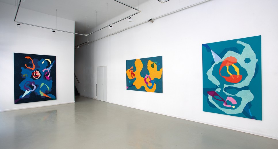 Absztrakt festmények, design kollaborációk és gyerekkönyvek – less be Barabás Zsófi világába