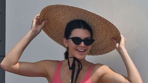 2017 legcukibb bikinijét Kendall Jenner villantotta