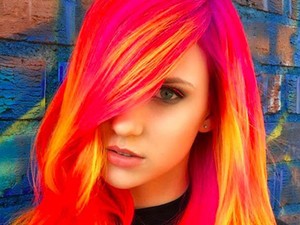 A foszforeszkáló főnix hajfestés amiről mindig is álmodtunk