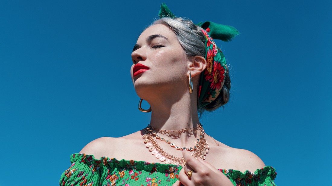 Juhász Szép Anna tartalomgyártó egy eldugott kis tanyán él, párjával együtt regeneratív gazdálkodást folytatnak.