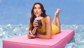 Dua Lipa és a Nespresso együtt inspirál új kávés kalandokra