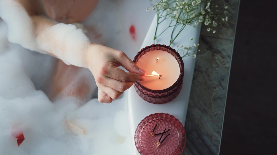 Bár nem könnyű betartani, de az alvásunk szempontjából nagyon fontos, hogy az este folyamán az ellazulásé legyen a főszerep