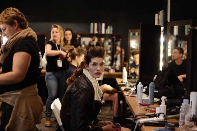 A Je Suis Belle backstage