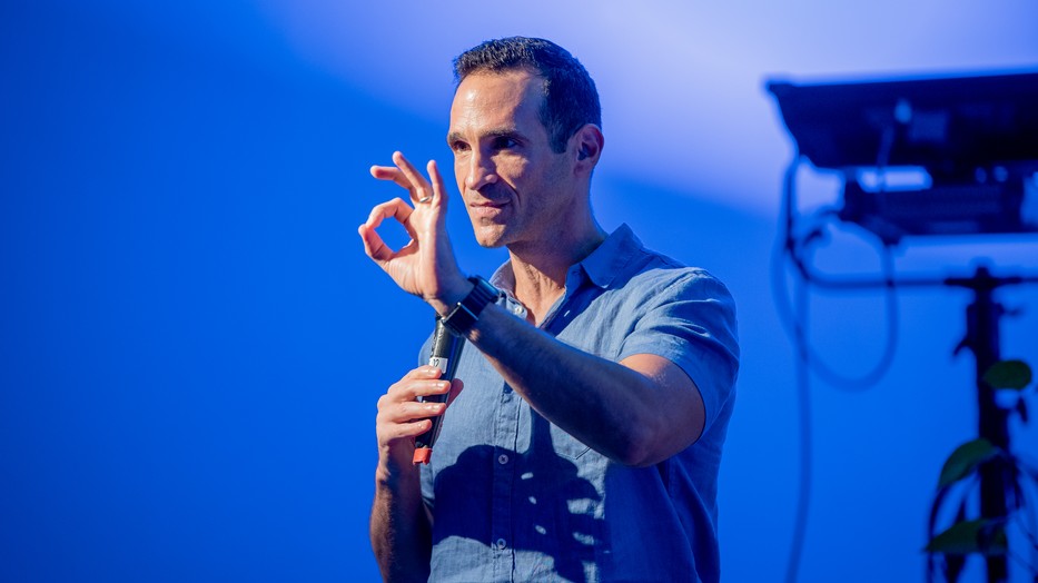 Nir Eyal szerint a figyelmünk a legnagyobb kincs a világon, mégis pazarlóan bánunk vele