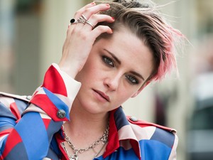 Kristen Stewart új frizurával és hatalmas sikerrel zárta a velencei filmfesztivált