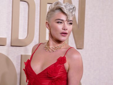 Florence Pugh lecserélte a meztelenruháját, és királynőnek öltözött