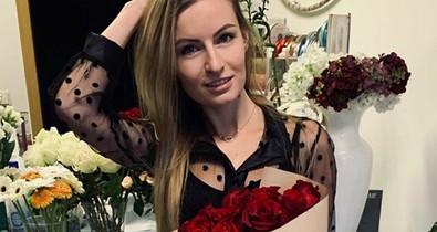 A Kuglófoslány ma tökéletes kis fekete ruhát viselt