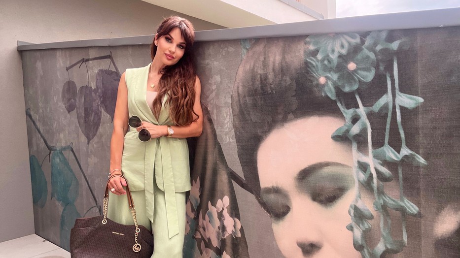 Proksa Szandra csodás zöld színnel indítja a hetet