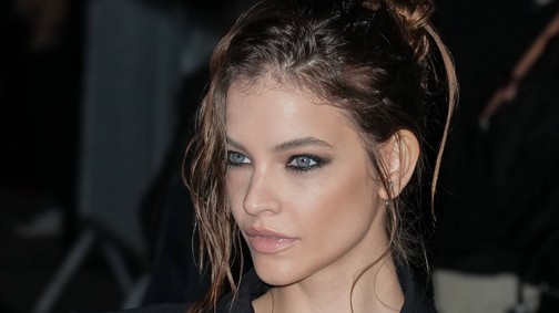 Palvin Barbara összeöltözött a férjével, fekete ruhája maga az álom