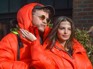 Most már biztos, hogy Emily Ratakowski és pasija a legdivatosabb pár