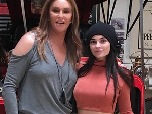 Caitlyn Jenner sose látott fotókkal bizonyítja, milyen cuki anyuka Kylie Jenner!
