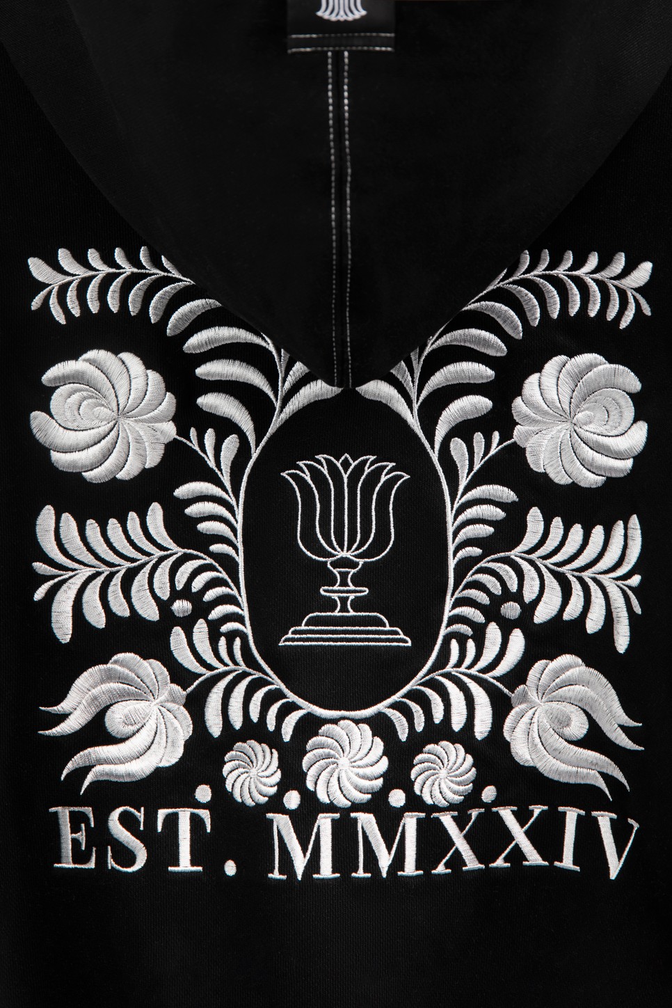 Minden anyag kiválasztását kutatómunka előzi meg, a döntés pedig kivétel nélkül a legtudatosabb és extrább materiálokra esik