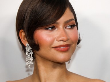 Ennél szűkebb ruhát még sosem vett fel Zendaya, a Schiaparelli darabtól kiakadtak a rajongók