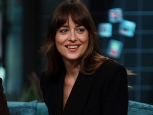 Dakota Johnson még ebben a totál egyszerű bőrdzsekiben is csodásan fest