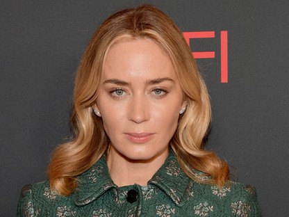 Mit művel Emily Blunt? Zseniális szettekben a vörös szőnyegen