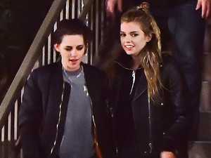 Kristen Stewart romantikus randira vitte a barátnőjét
