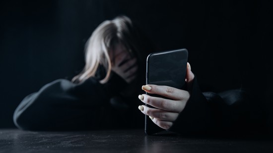 Dr. Gyurkó Szilvia: „Te is sokat tehetsz, ha azt látod, hogy valakit bántanak a neten”