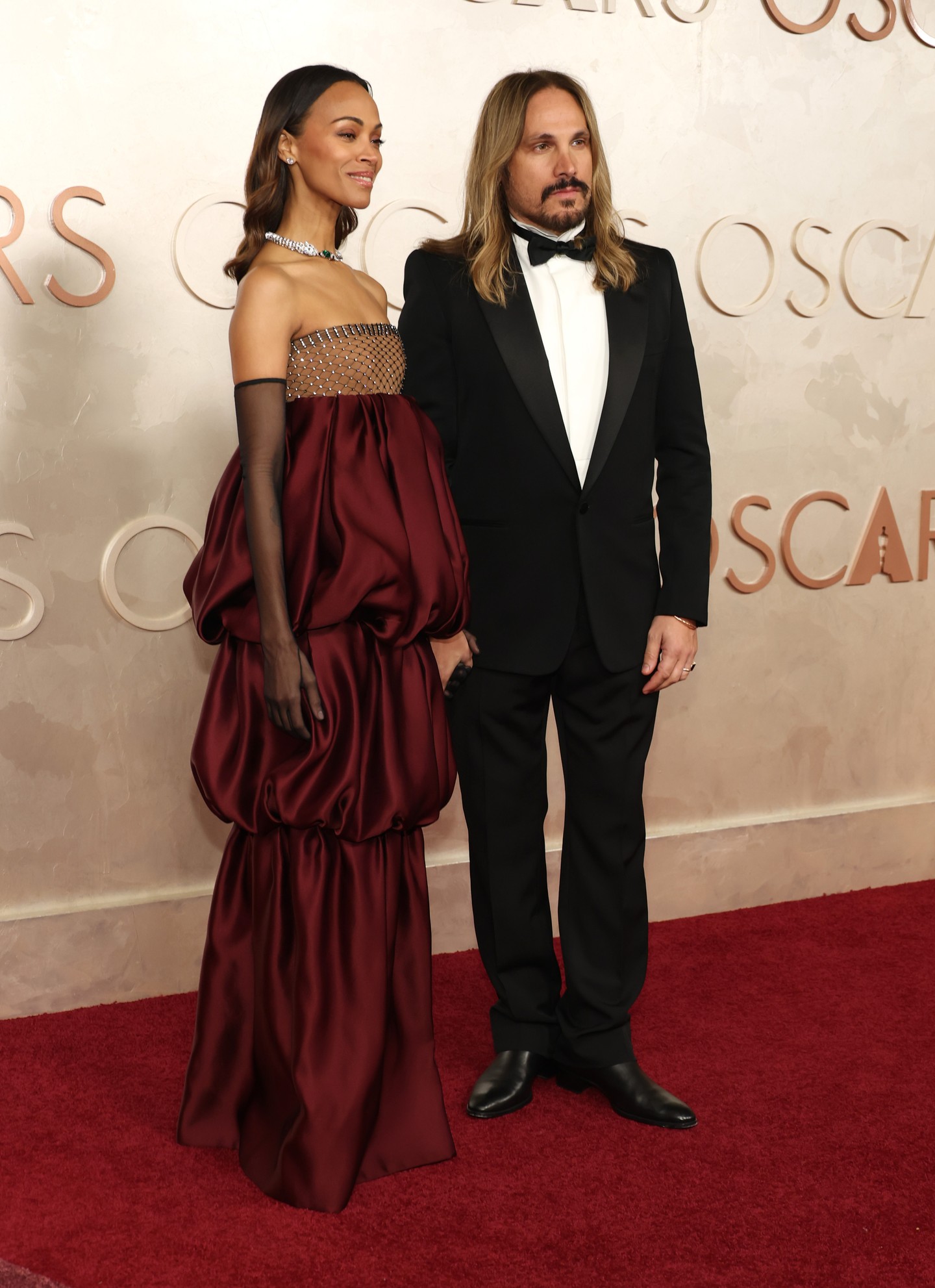 Zoe Saldanához csatlakozott férje is, Marco Perego-Saldana, aki szintén nagyon elegáns volt fekete szmokingban